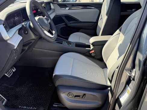 New 2026 Volkswagen Tiguan SE R-Line FWD image 12