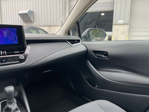 Used 2025 Toyota Corolla LE image 33