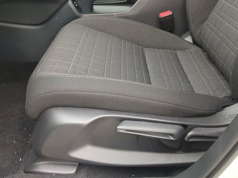 Certified 2025 Honda HR-V LX image 16