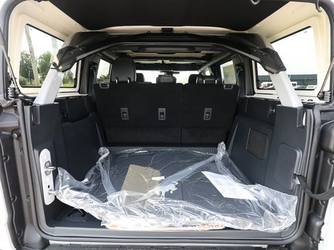 New 2026 Ford Bronco Raptor w/ Interior Carbon Fiber Pack AWD/4WD image 6