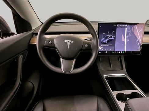Used 2022 Tesla Model Y Long Range AWD/4WD image 5
