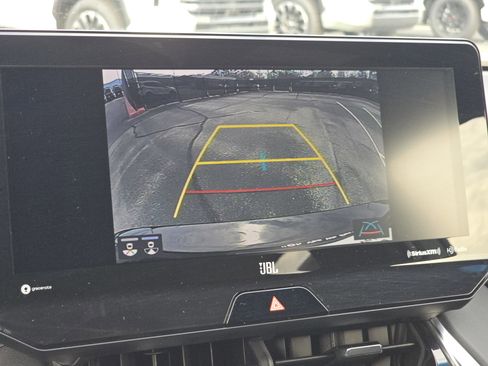 Used 2021 Toyota Venza XLE w/ Softex Package image 22