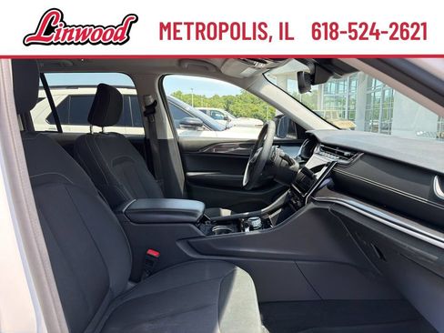 Used 2023 Jeep Grand Cherokee Laredo w/ Luxury Tech Group I AWD/4WD image 7