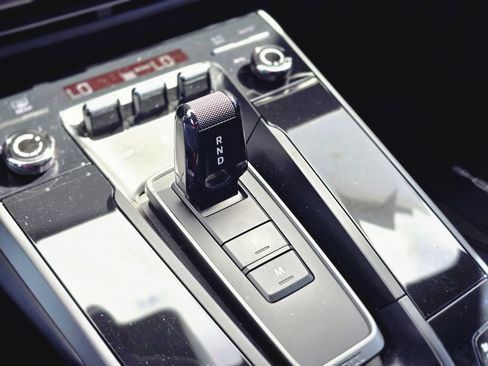 Used 2023 Porsche 911 Carrera w/ Premium Package image 20