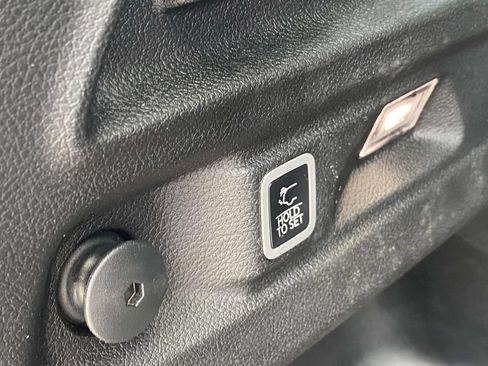 Used 2025 Jeep Grand Cherokee L Laredo RWD image 14