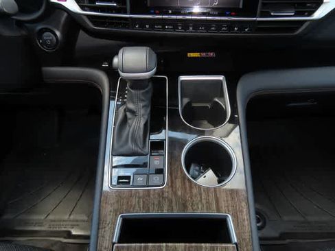 Used 2025 Toyota Sienna Platinum AWD/4WD image 26
