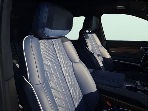 New 2026 Cadillac Vistiq Premium Luxury w/ LPO, Floor Liner Package image 12