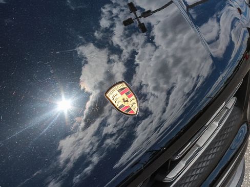 Used 2023 Porsche Macan AWD/4WD image 11