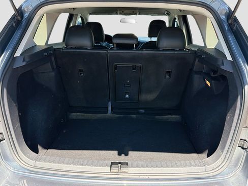 Used 2022 Volkswagen Taos SE image 11