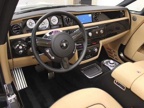 Used 2014 Rolls-Royce Phantom Drophead Coupe RWD image 10