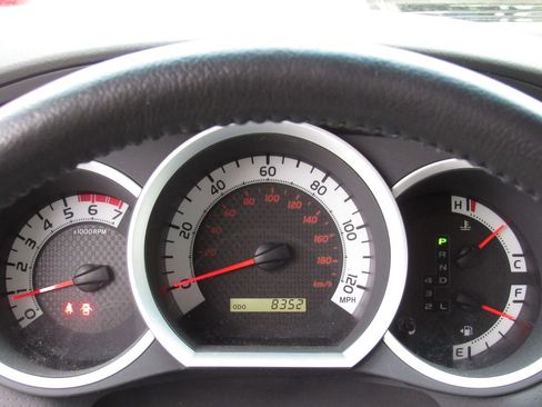 Used 2015 Toyota Tacoma PreRunner w/ SR5 Package image 18