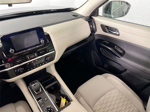 Used 2022 Nissan Pathfinder SV w/ SV Premium Package image 22