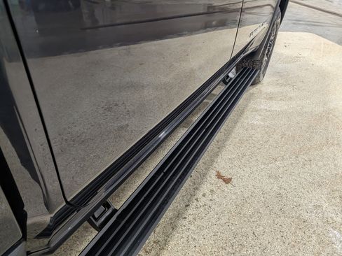 Used 2024 GMC Sierra 3500 Denali Ultimate image 11