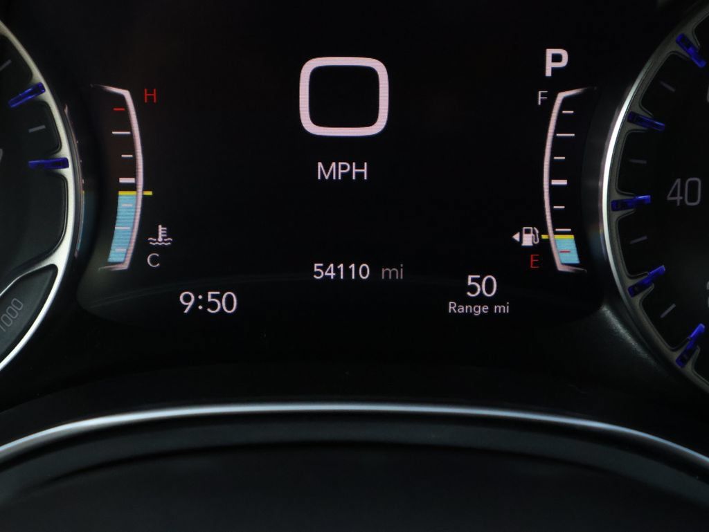 Used 2025 Chrysler Pacifica Limited FWD image 30