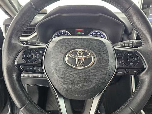 Used 2022 Toyota RAV4 XLE Premium image 22