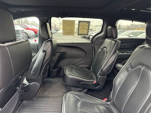 Used 2021 Chrysler Pacifica Limited w/ S Appearance Package image 16
