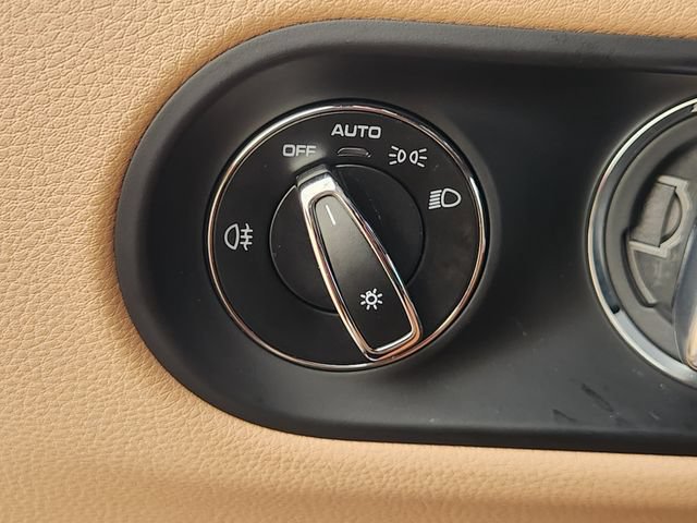Used 2025 Porsche Macan AWD/4WD image 21