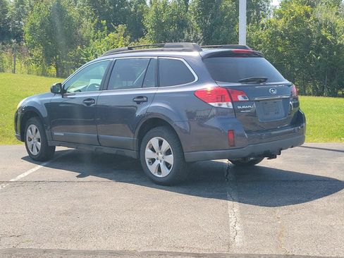Used 2011 Subaru Outback 2.5i Premium AWD/4WD image 6