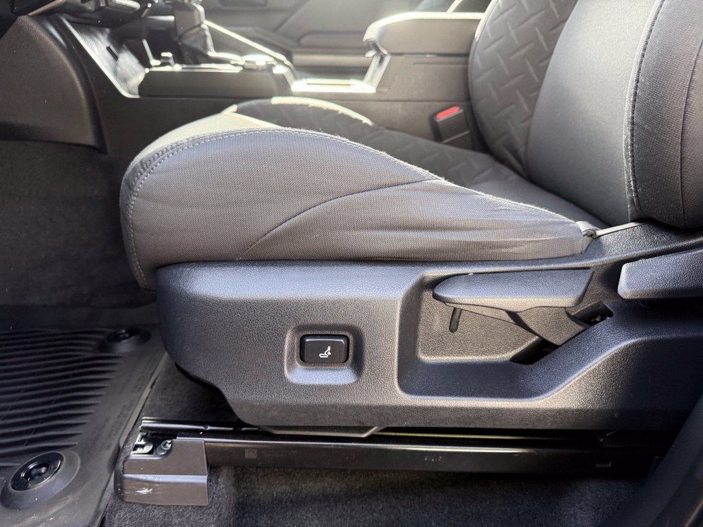 Certified 2025 Toyota Tacoma SR5 AWD/4WD image 15