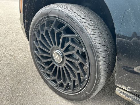 Certified 2025 Cadillac Escalade ESV Sport w/ Touring Package image 8