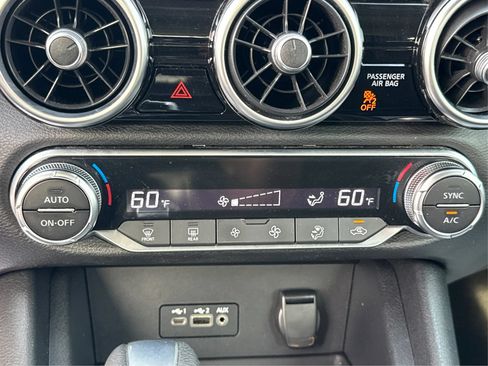 Used 2020 Nissan Sentra SV FWD image 25