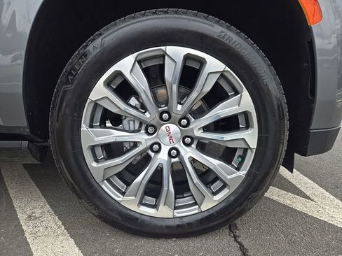 Used 2021 GMC Yukon XL Denali w/ Denali Premium Package image 9