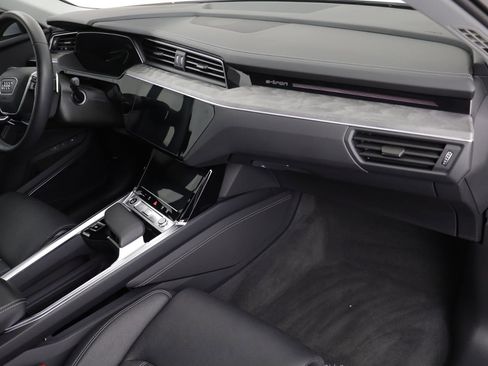 Used 2024 Audi Q8 e-tron Prestige w/ Prestige Package image 20