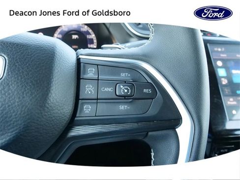 Used 2024 Jeep Grand Cherokee L Altitude image 24