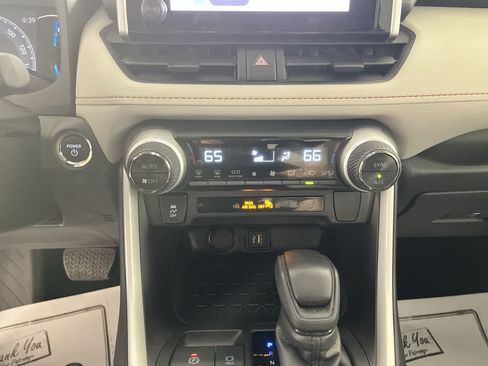 Used 2025 Toyota RAV4 XLE AWD/4WD image 20