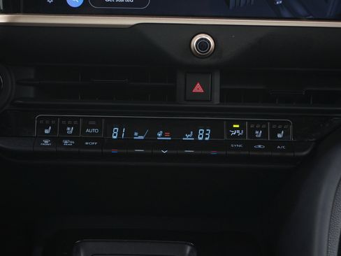 Used 2024 Toyota Crown AWD/4WD image 17