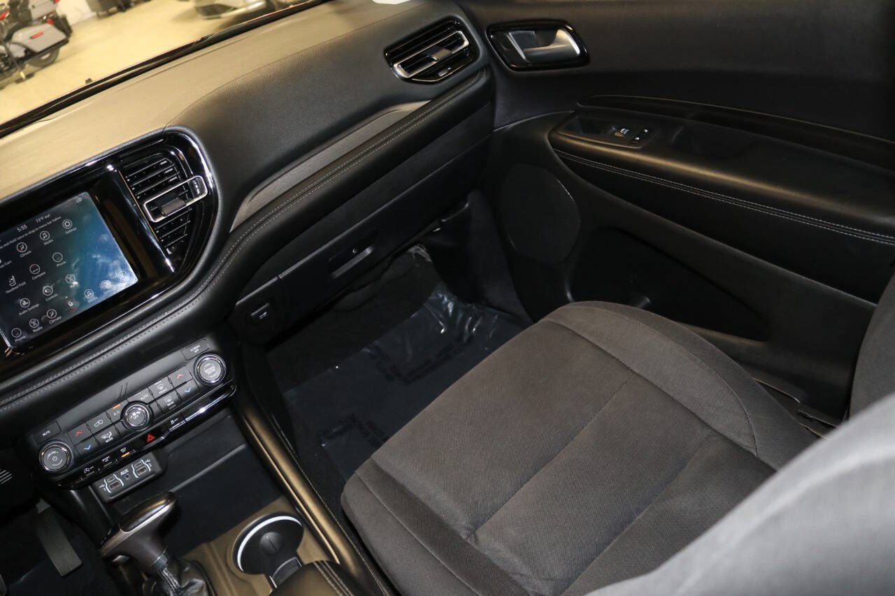 Used 2021 Dodge Durango SXT w/ 3rd Row Seating Group AWD/4WD image 18