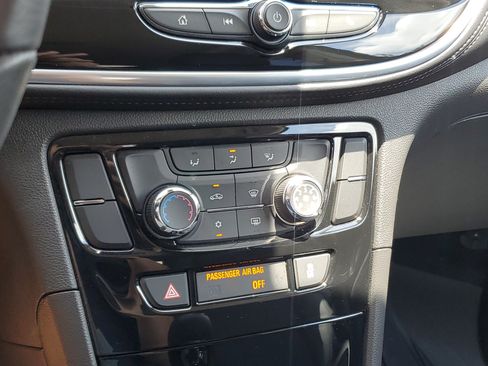 Used 2022 Buick Encore Preferred AWD/4WD image 27