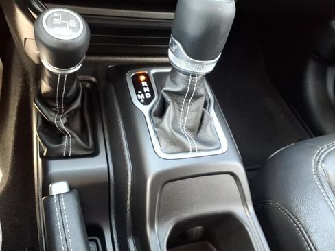 Used 2019 Jeep Wrangler Unlimited Sahara w/ Safety Group AWD/4WD image 20
