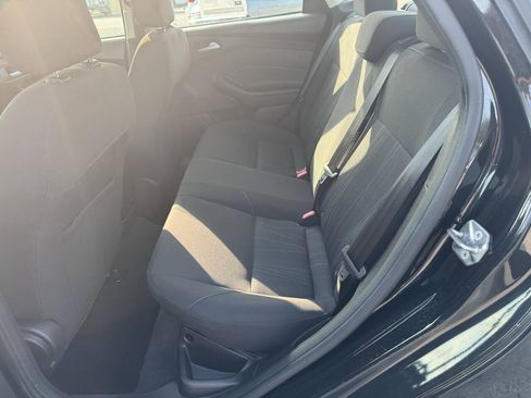 Used 2015 Ford Focus SE w/ SE Sport Package FWD image 19