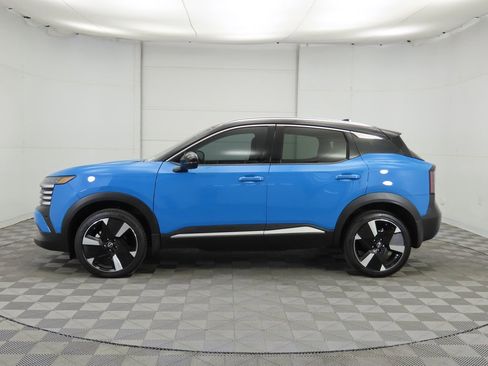 Used 2025 Nissan Kicks SR image 8