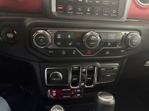 Used 2022 Jeep Gladiator Rubicon w/ Cold Weather Group AWD/4WD image 25