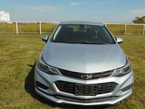 Used 2018 Chevrolet Cruze LT w/ Leather Package image 7