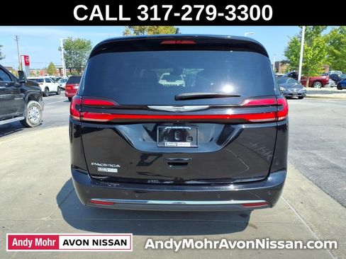 Used 2025 Chrysler Pacifica Select FWD image 7