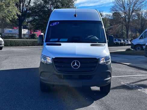 Used 2025 Mercedes-Benz Sprinter 2500 image 3