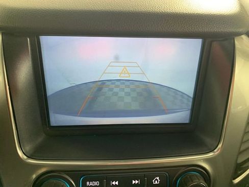 Used 2019 Chevrolet Suburban LT image 8