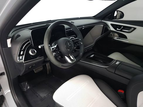 Used 2025 Mercedes-Benz E 53 AMG e 4MATIC Sedan image 9