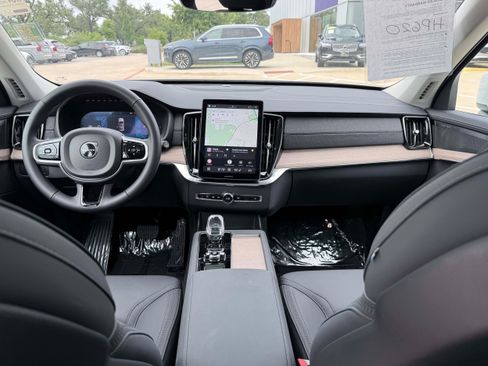 Certified 2025 Volvo XC90 T8 Plus w/ Protection Package Premier AWD/4WD image 17