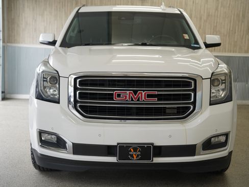 Used 2019 GMC Yukon XL SLT image 3