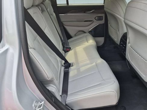 Used 2022 Jeep Grand Cherokee Overland AWD/4WD image 31