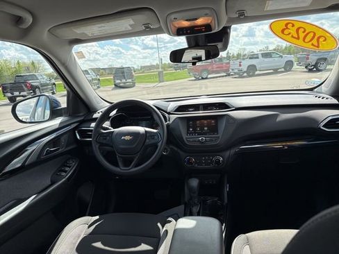 Used 2023 Chevrolet TrailBlazer LT FWD image 32