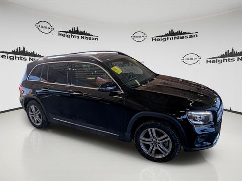 Used 2023 Mercedes-Benz GLB 250 4MATIC w/ Premium Package image 17