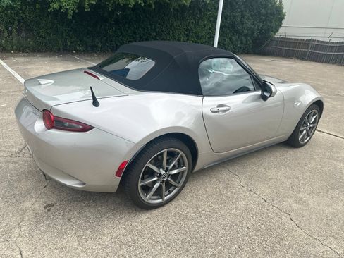Used 2023 MAZDA MX-5 Miata Grand Touring RWD image 11