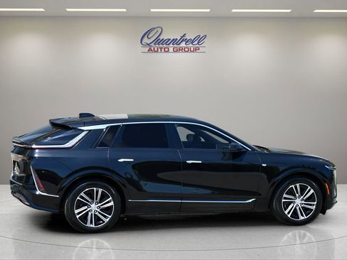 Certified 2024 Cadillac Lyriq Luxury AWD/4WD image 3