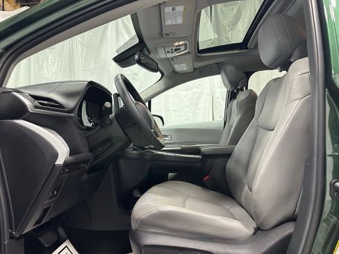 Used 2025 Toyota Sienna XLE image 15