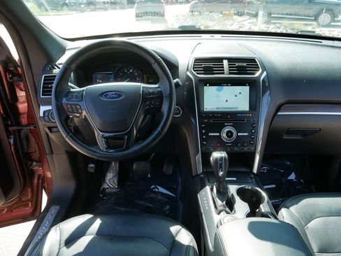 Used 2018 Ford Explorer Limited w/ Equipment Group 301A AWD/4WD image 21